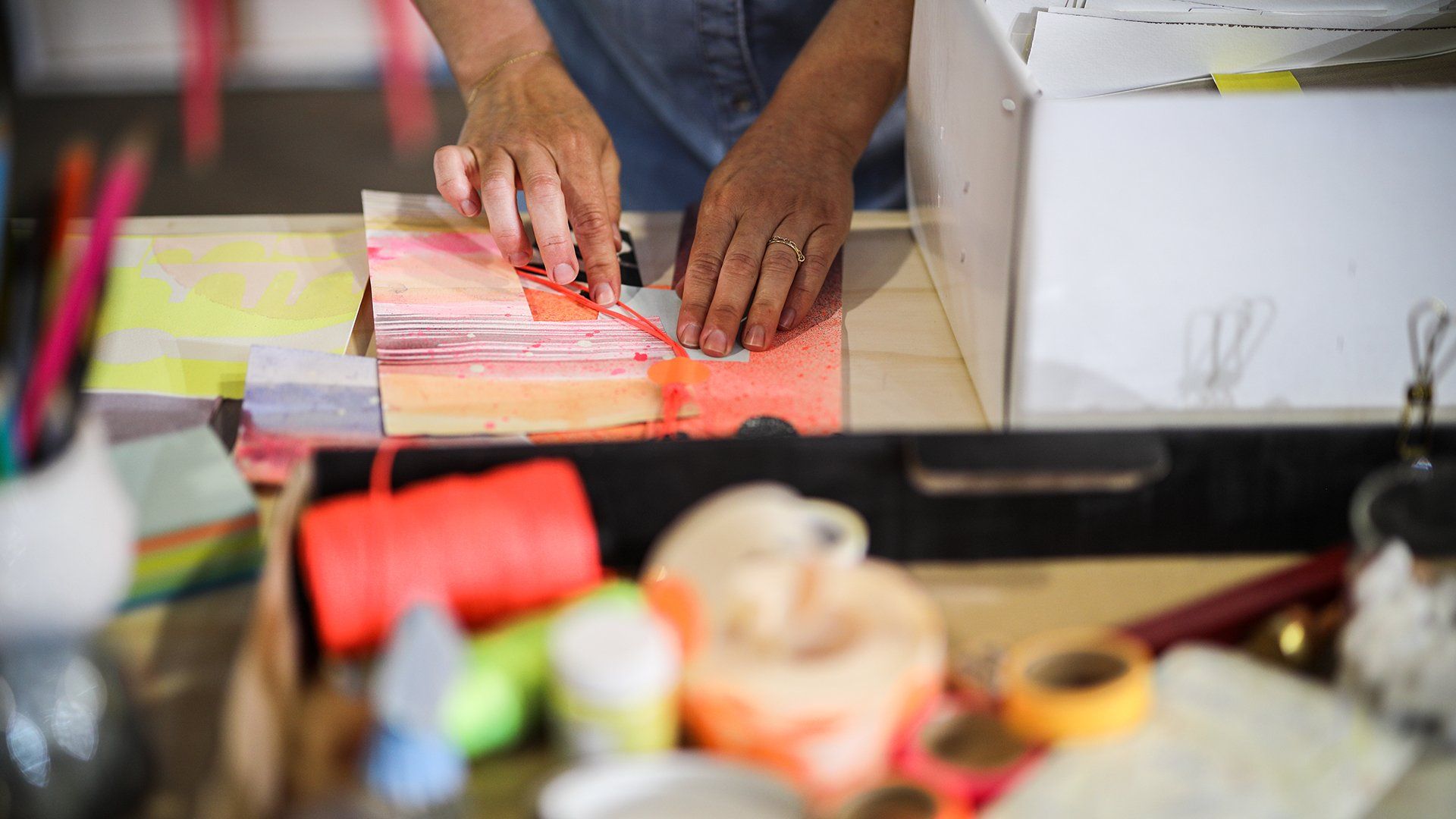 Canon EOS R tell your stories hero